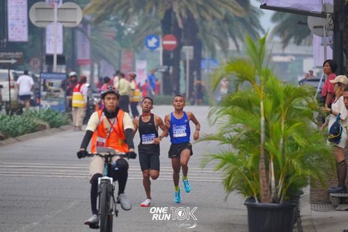 Race photo from ONE RUN 10 K