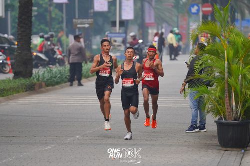 Race photo from ONE RUN 10 K