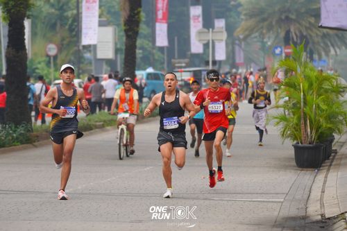 Race photo from ONE RUN 10 K