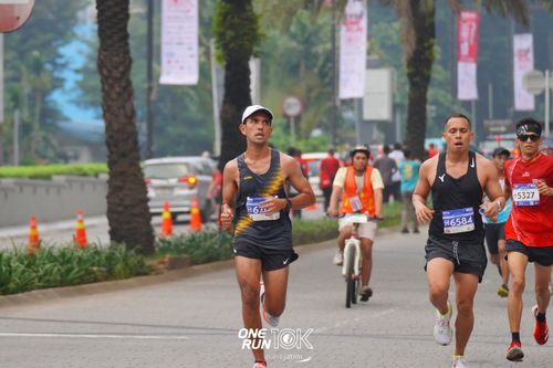 Race photo from ONE RUN 10 K