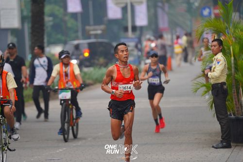 Race photo from ONE RUN 10 K