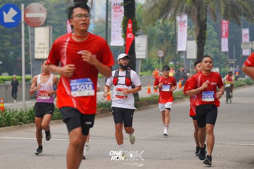 Race photo from ONE RUN 10 K