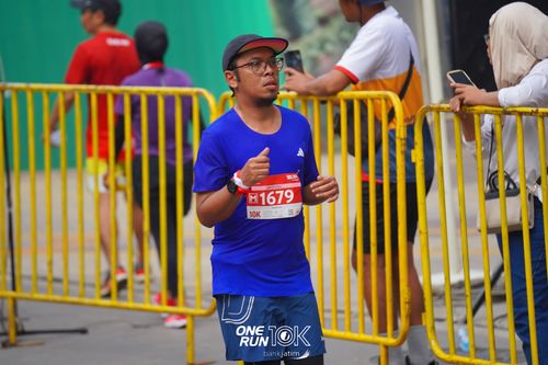 Race photo from ONE RUN 10 K
