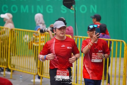 Race photo from ONE RUN 10 K