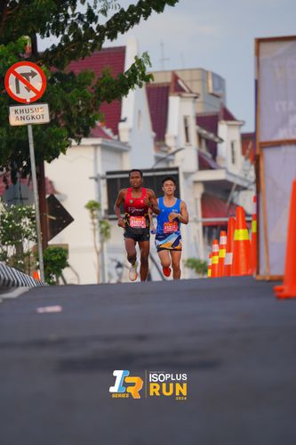 Race photo from Isoplus Run 2024 Surabaya