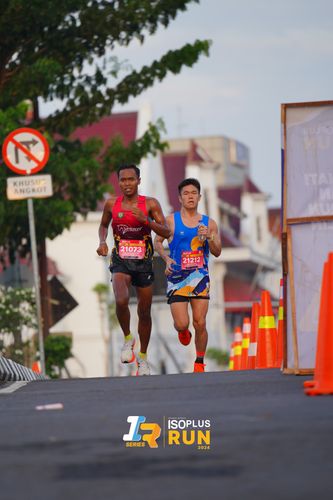 Race photo from Isoplus Run 2024 Surabaya
