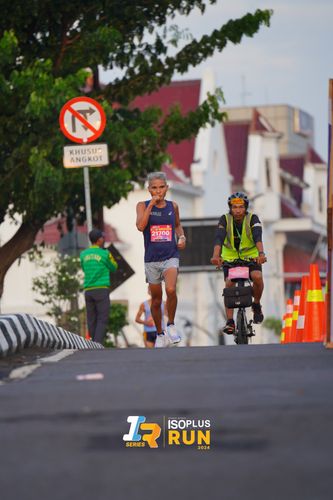 Race photo from Isoplus Run 2024 Surabaya