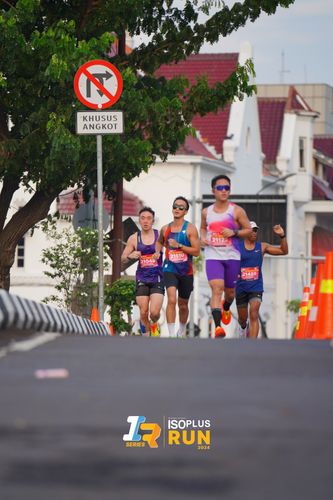 Race photo from Isoplus Run 2024 Surabaya