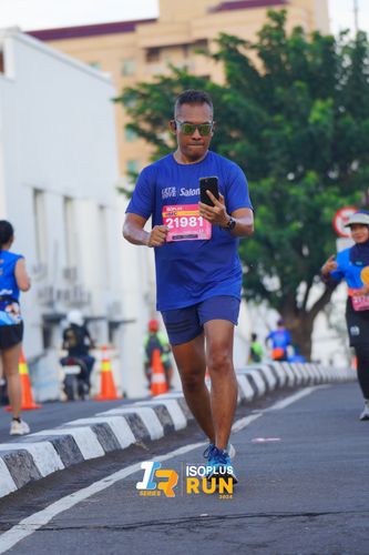 Race photo from Isoplus Run 2024 Surabaya