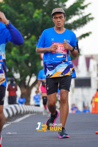 Race photo from Isoplus Run 2024 Surabaya