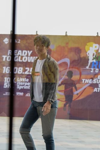 Race photo from PIK NITE RUN VIBES