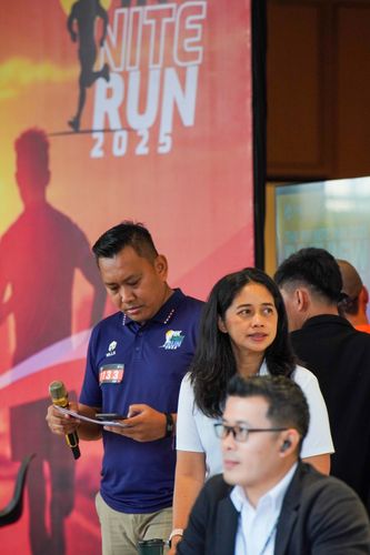 Race photo from PIK NITE RUN VIBES