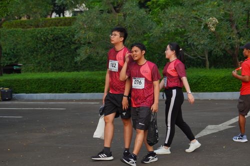 Race photo from Assurance Fun Run 2024