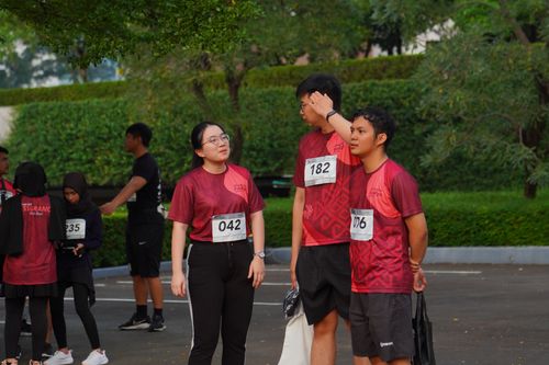 Race photo from Assurance Fun Run 2024