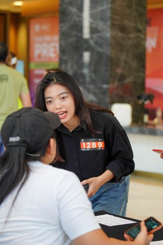 Race photo from PIK NITE RUN VIBES