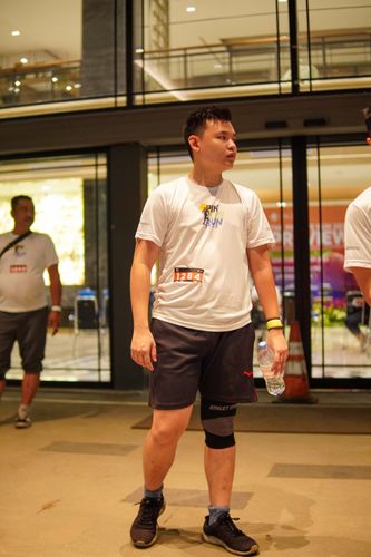Race photo from PIK NITE RUN VIBES