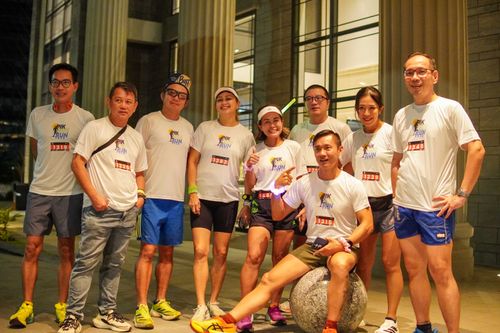 Race photo from PIK NITE RUN VIBES