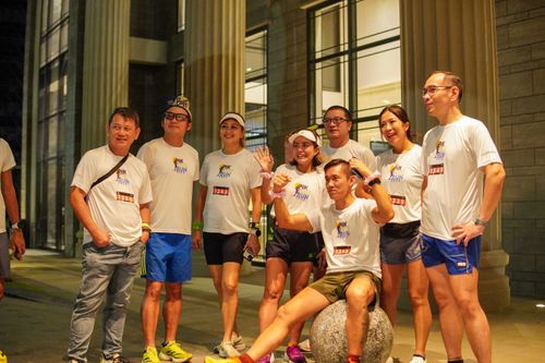 Race photo from PIK NITE RUN VIBES