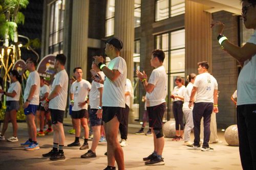 Race photo from PIK NITE RUN VIBES