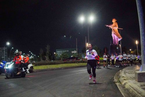 Race photo from PIK NITE RUN VIBES