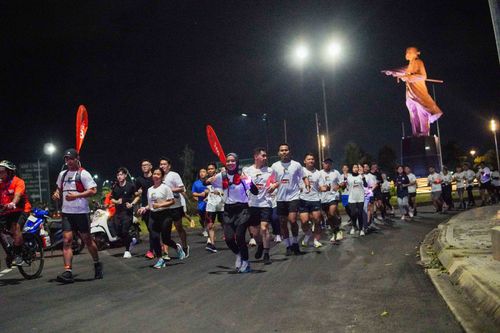 Race photo from PIK NITE RUN VIBES