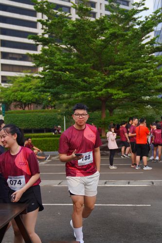 Race photo from Assurance Fun Run 2024