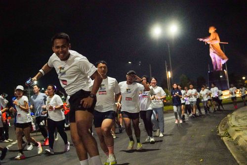 Race photo from PIK NITE RUN VIBES