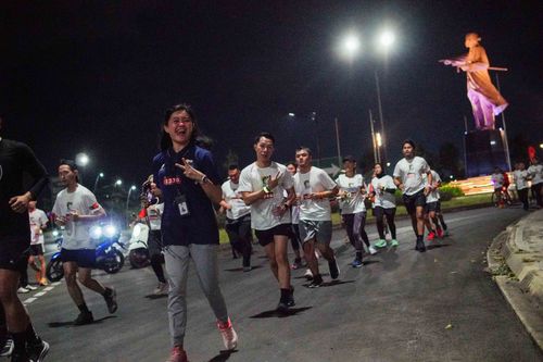 Race photo from PIK NITE RUN VIBES