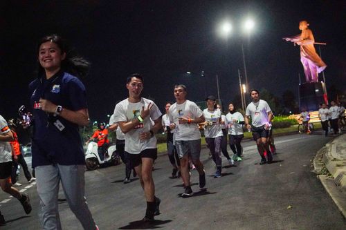 Race photo from PIK NITE RUN VIBES