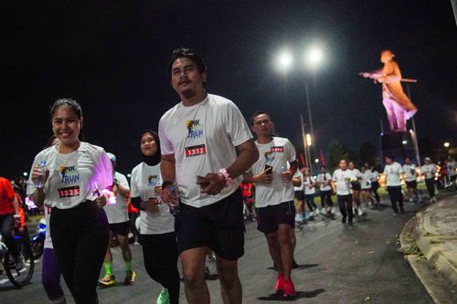 Race photo from PIK NITE RUN VIBES