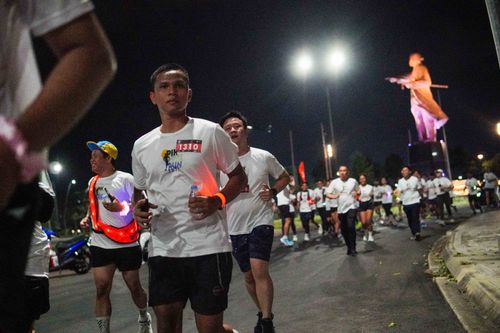 Race photo from PIK NITE RUN VIBES