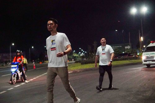 Race photo from PIK NITE RUN VIBES
