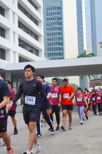 Race photo from Assurance Fun Run 2024