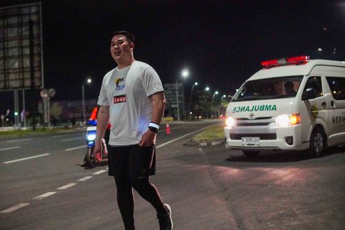 Race photo from PIK NITE RUN VIBES