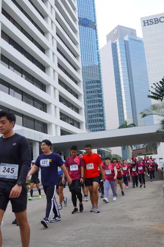 Race photo from Assurance Fun Run 2024