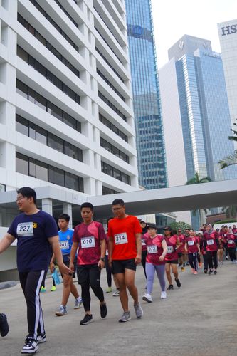 Race photo from Assurance Fun Run 2024