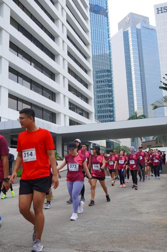 Race photo from Assurance Fun Run 2024