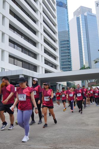 Race photo from Assurance Fun Run 2024
