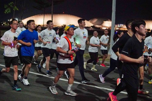 Race photo from PIK NITE RUN VIBES