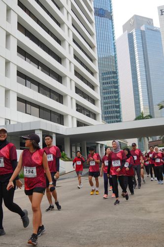 Race photo from Assurance Fun Run 2024