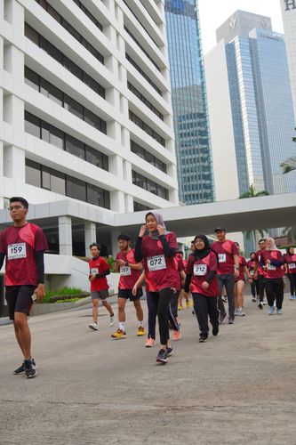 Race photo from Assurance Fun Run 2024