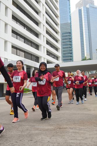 Race photo from Assurance Fun Run 2024