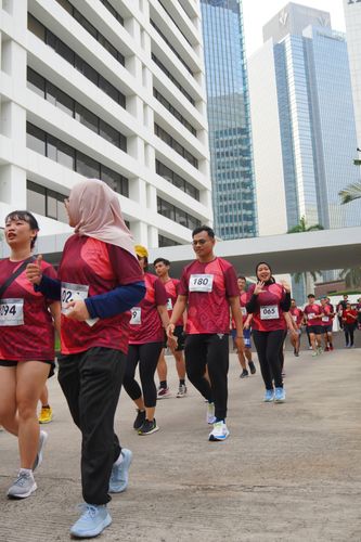 Race photo from Assurance Fun Run 2024