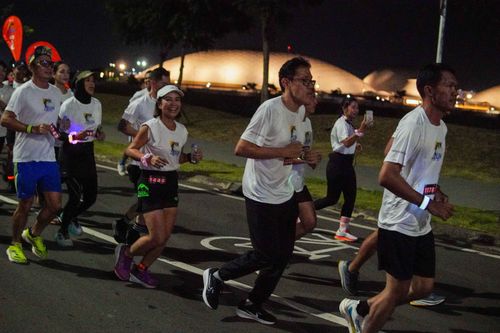 Race photo from PIK NITE RUN VIBES