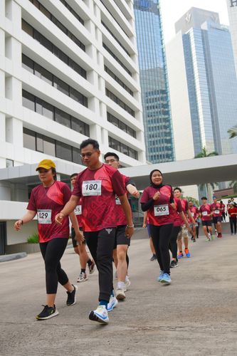 Race photo from Assurance Fun Run 2024