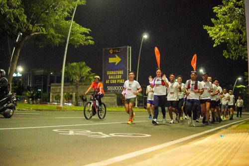 Race photo from PIK NITE RUN VIBES