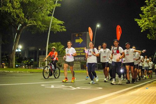 Race photo from PIK NITE RUN VIBES
