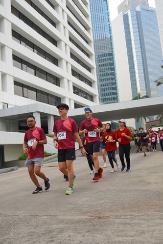 Race photo from Assurance Fun Run 2024