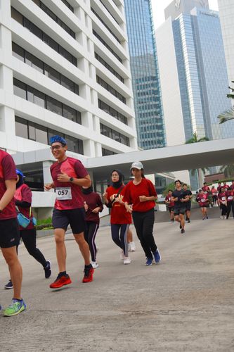 Race photo from Assurance Fun Run 2024