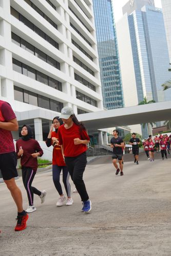 Race photo from Assurance Fun Run 2024